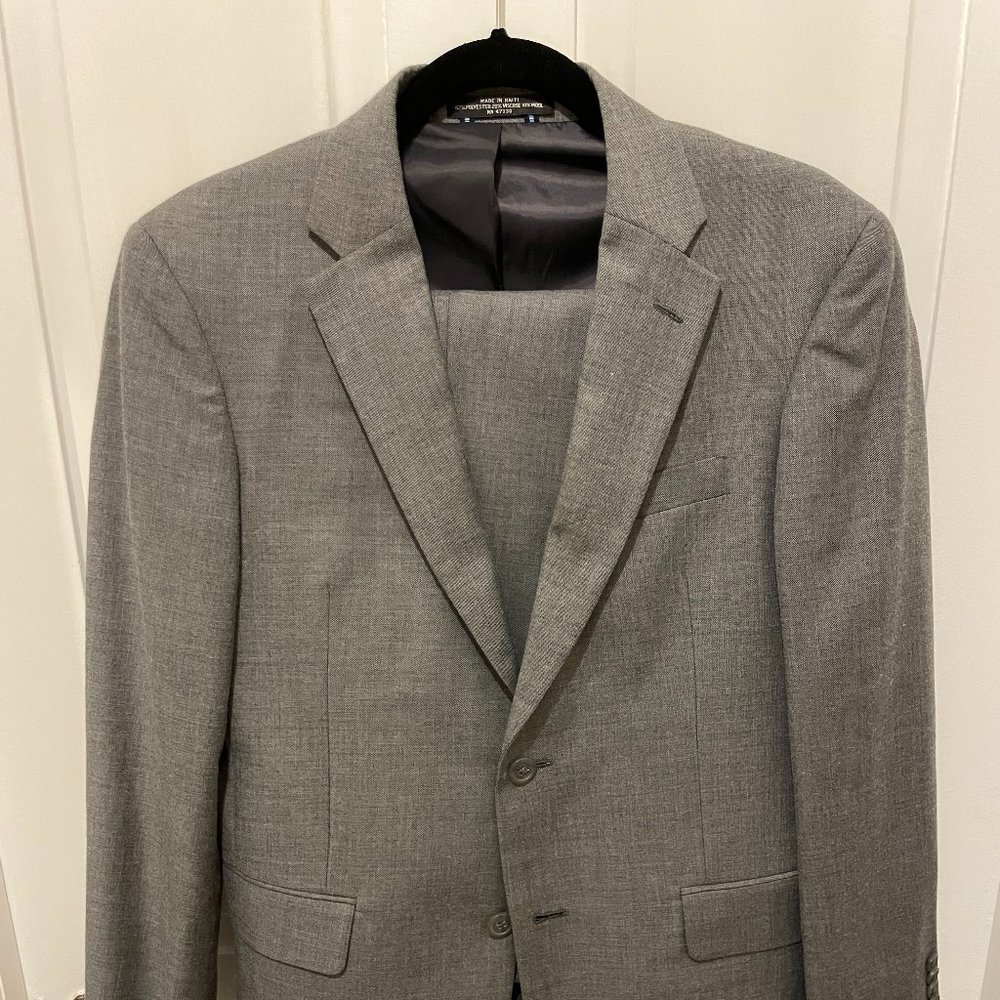 Tommy hilfigur suit. 38R top 32x30 pants